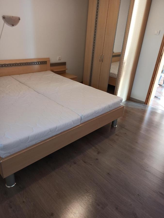 Aniko Apartmanhaz Balatonföldvár Exteriör bild